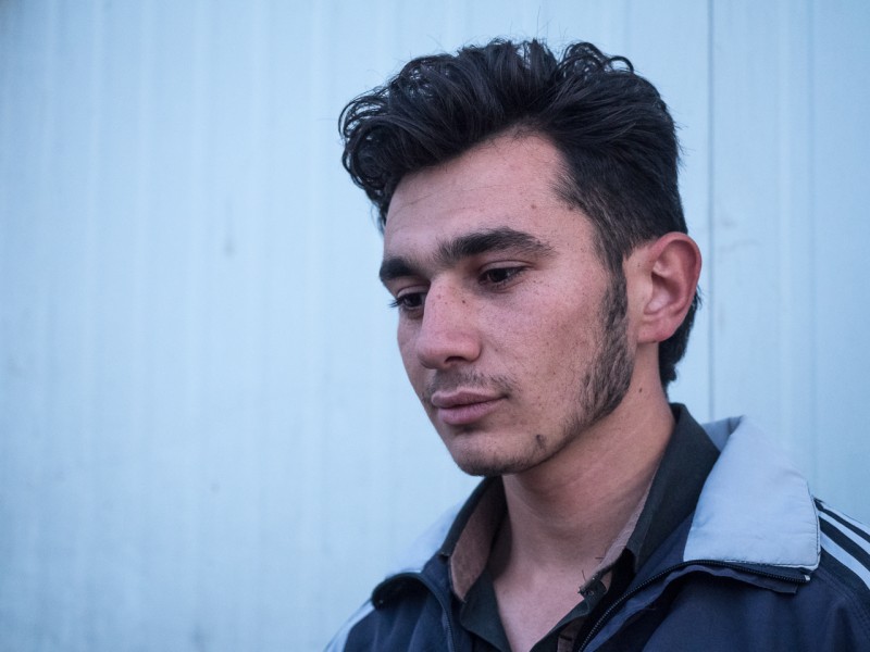 13- Fadi tiene 20 años y 1 hijo. En Siria estudiaba y tenía muchas opciones de futuro. Aquí sus opciones se han desvanecido.