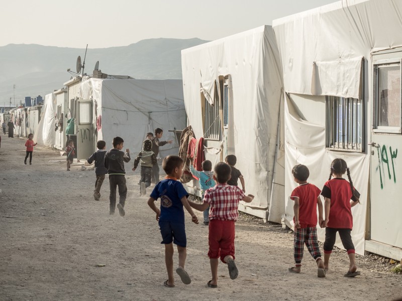 4- Las familias son numerosas. Es frecuente que las mujeres tengan hasta siete hijos, lo que genera que haya muchos niños corriendo por el campo de refugiados.